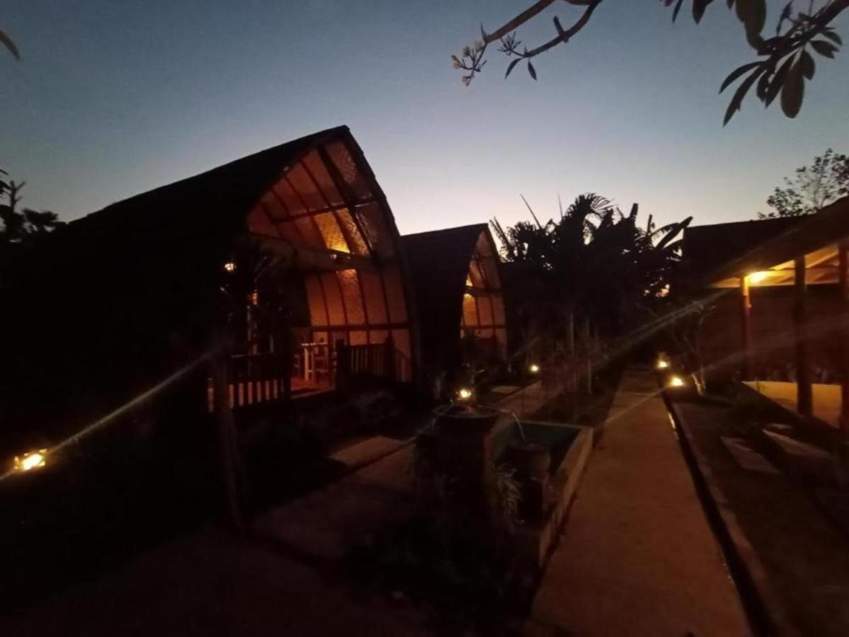 Maha Nusa Menjangan Banyuwedang Exterior photo